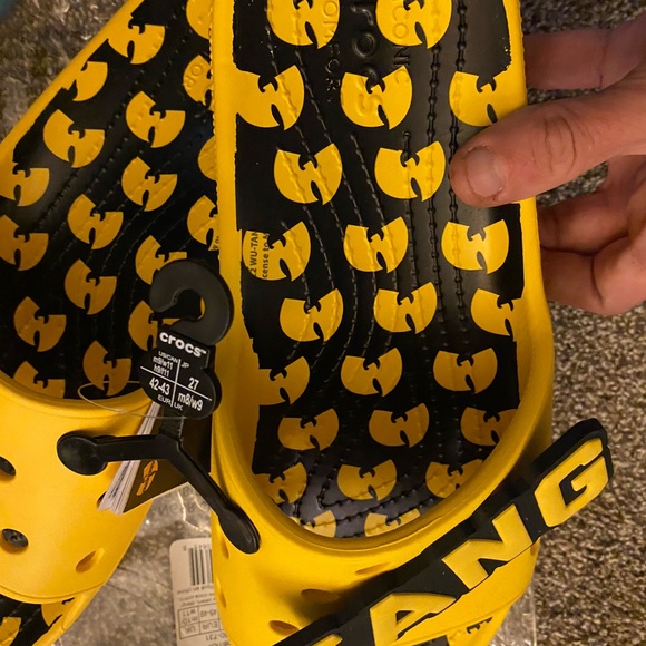 Crocs NWT WU-Tang mens size 11 USA sold out just got out da mailbox Blac&yellow - Picture 7 of 17
